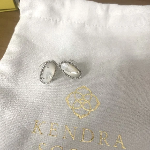 Kendra Scott bracelet and earring set - Picture 2 of 3